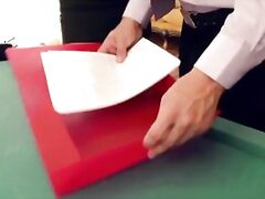 Die neue Assistentin auf dem Billardtisch eingearbeitet