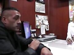 LECHE 69 The naive secretary